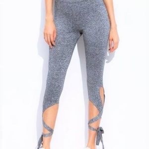 Leggings Jade & Juliet High-Waisted Cut-Out